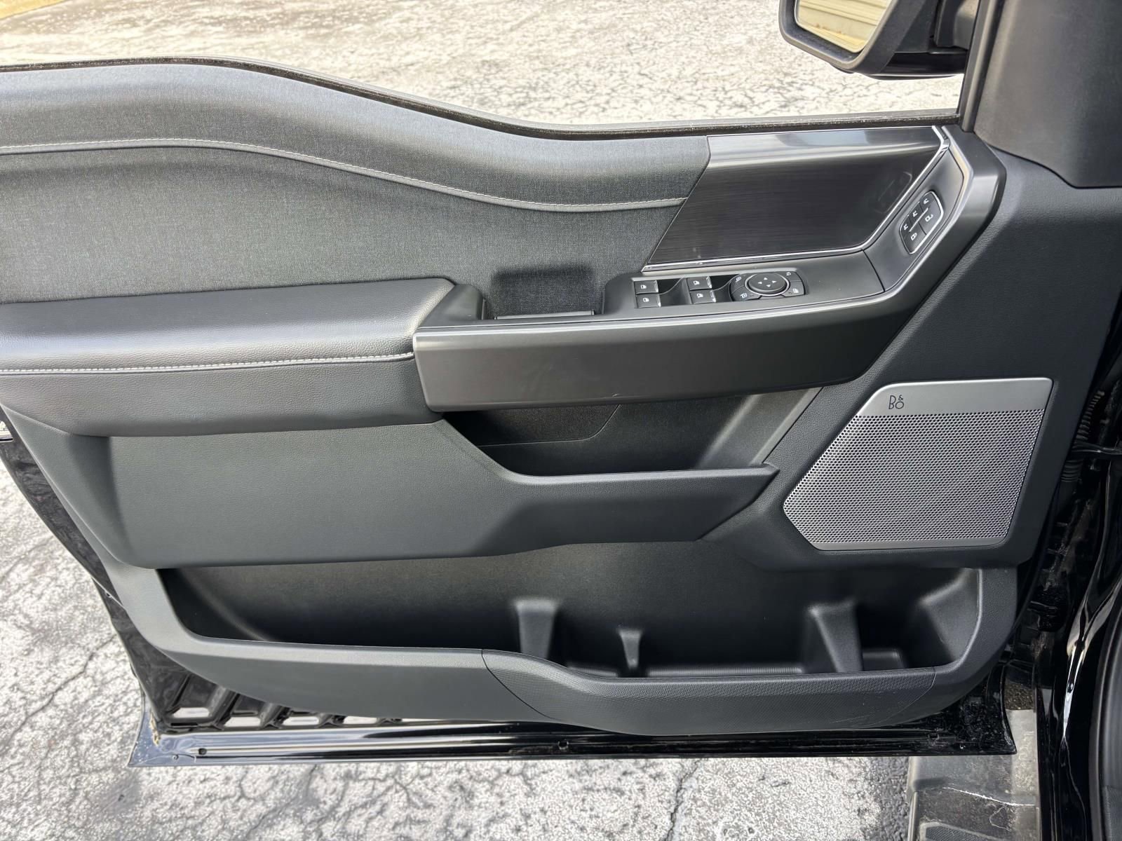 Used 2025 Ford F150 Lariat w/ Equipment Group 501A Mid image 13