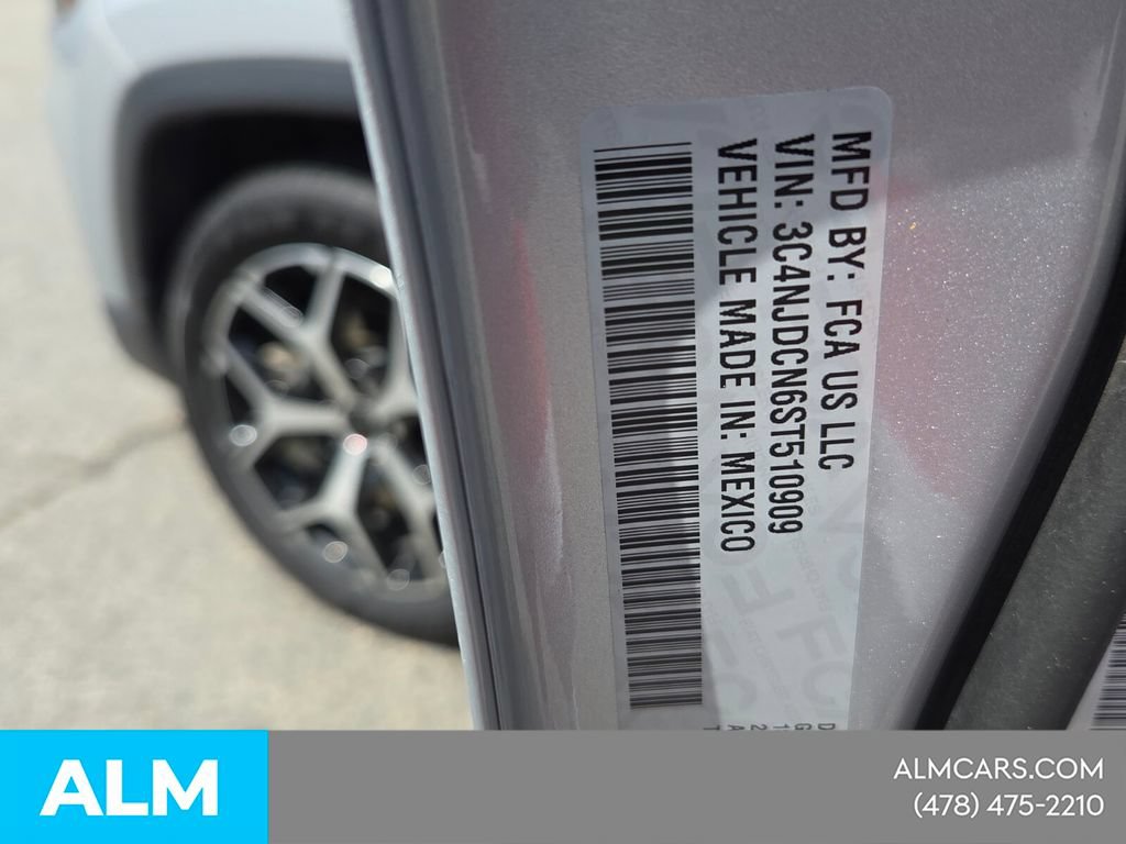 Used 2025 Jeep Compass Limited AWD/4WD image 8