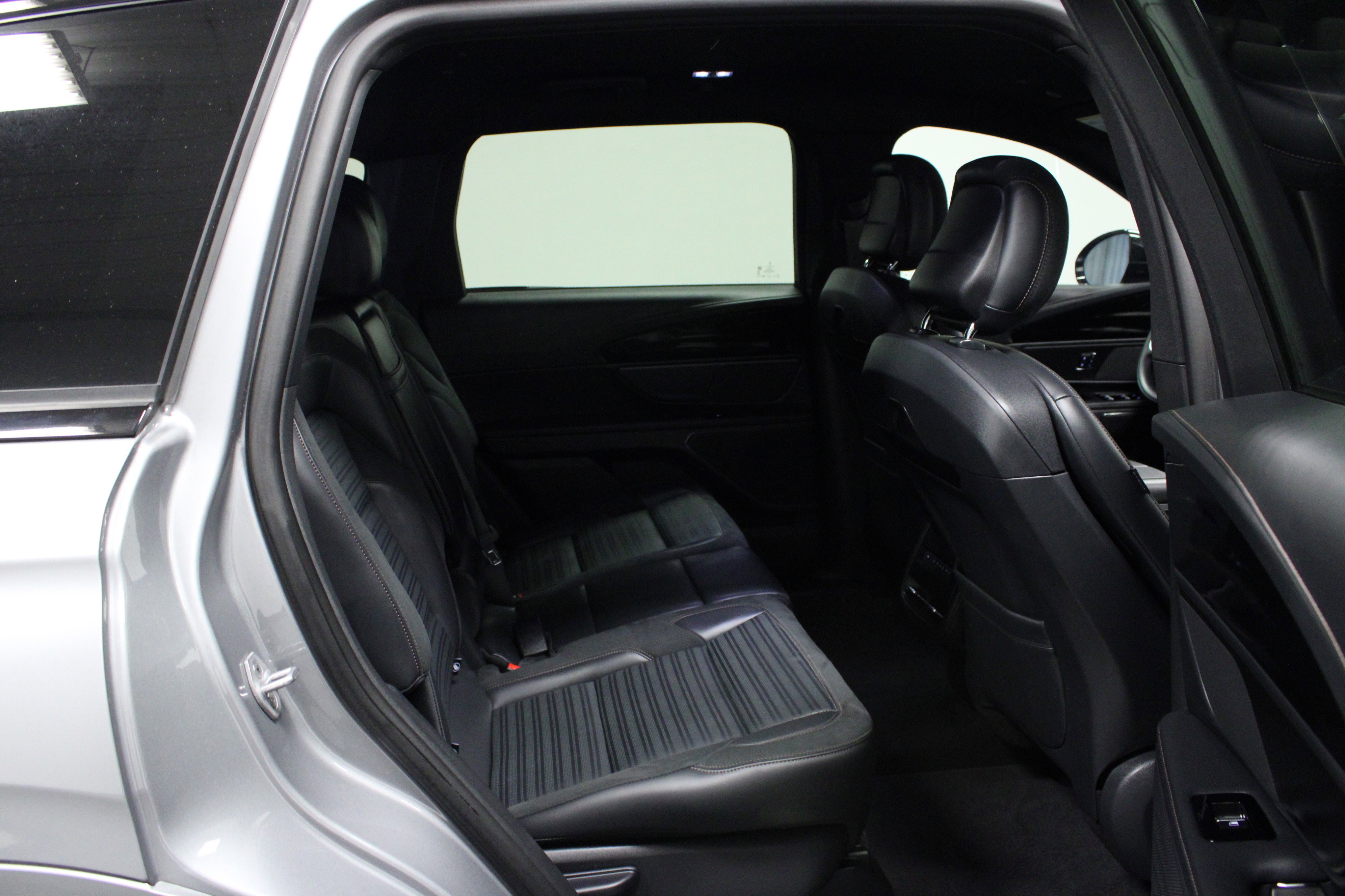 Used 2024 Lincoln Nautilus Reserve w/ Jet Appearance Package (87T) image 15