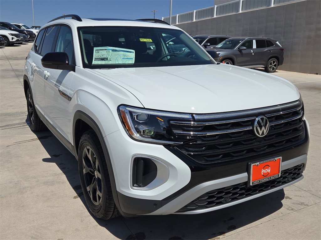 New 2025 Volkswagen Atlas Peak Edition SE image 2