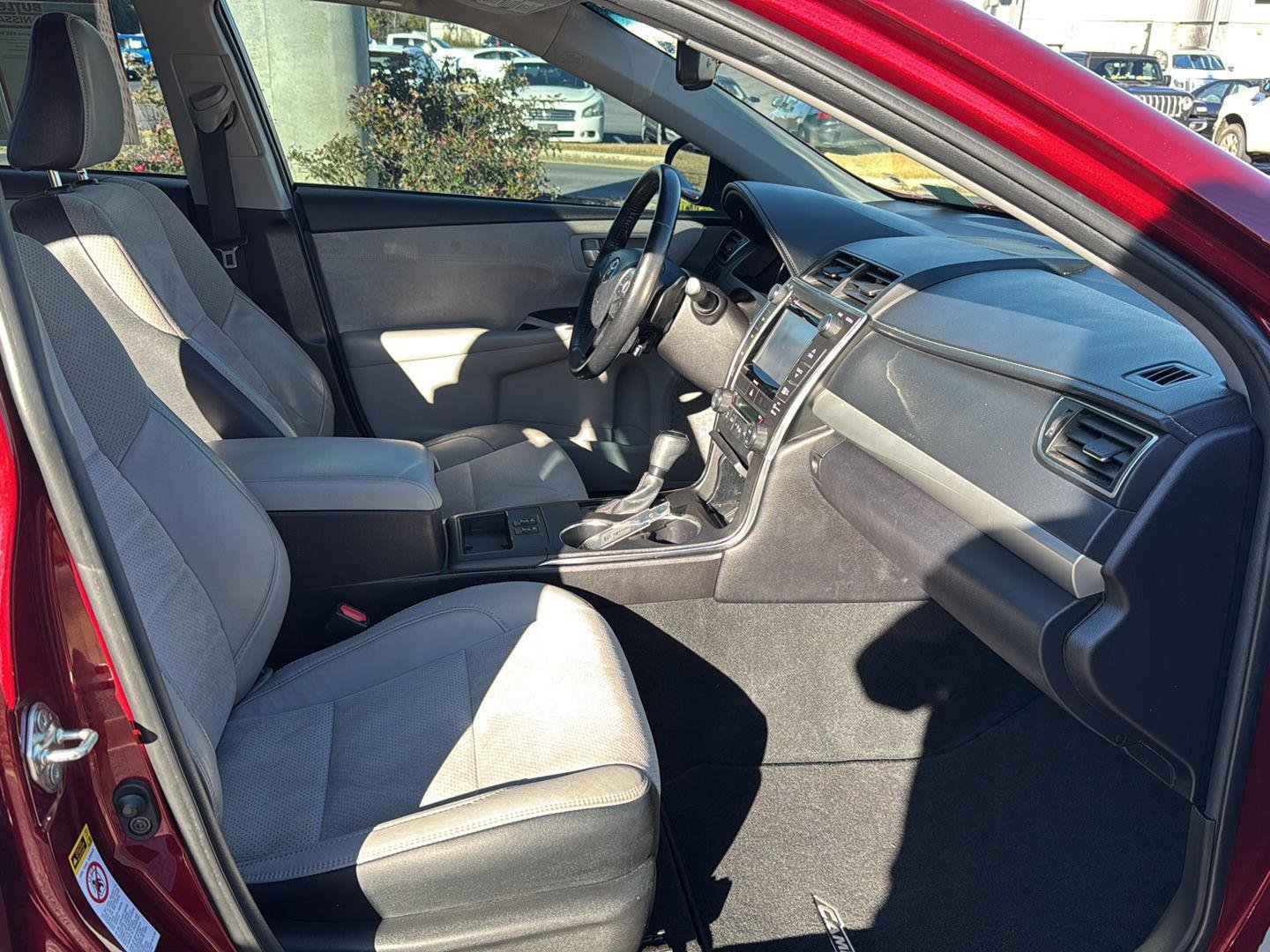 Used 2016 Toyota Camry XSE image 10