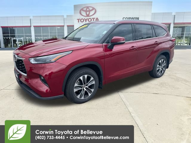 Used 2022 Toyota Highlander XLE AWD/4WD image 14