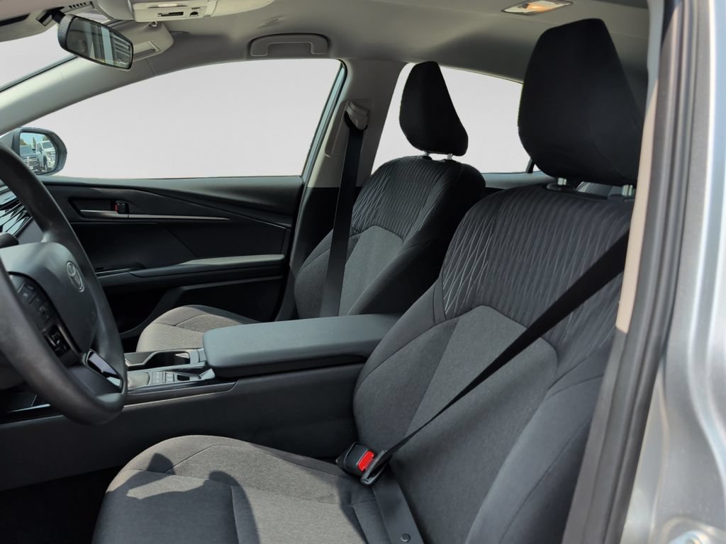Used 2026 Toyota Camry LE FWD image 17