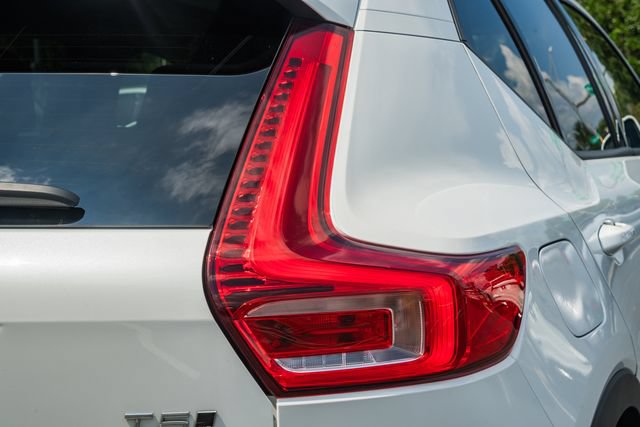 Used 2021 Volvo XC40 T5 Momentum w/ Premium Package AWD/4WD image 7