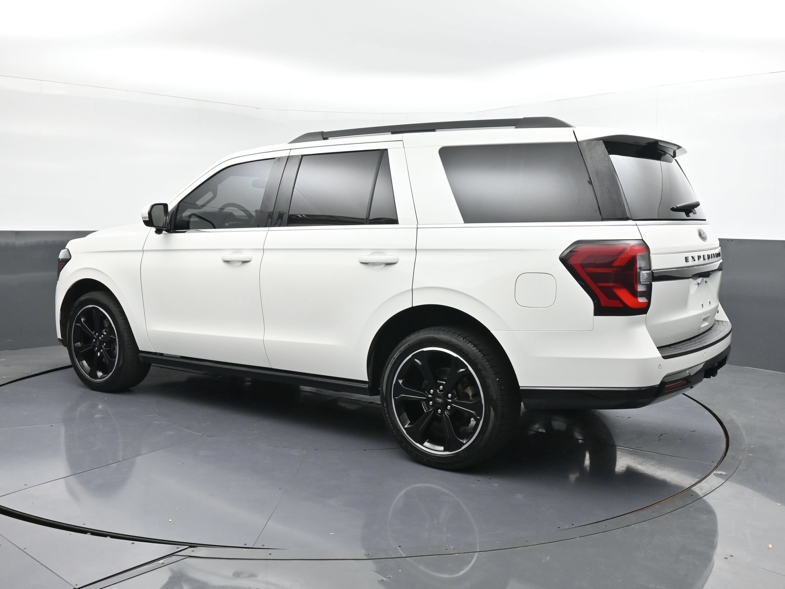 Used 2023 Ford Expedition Limited RWD image 6