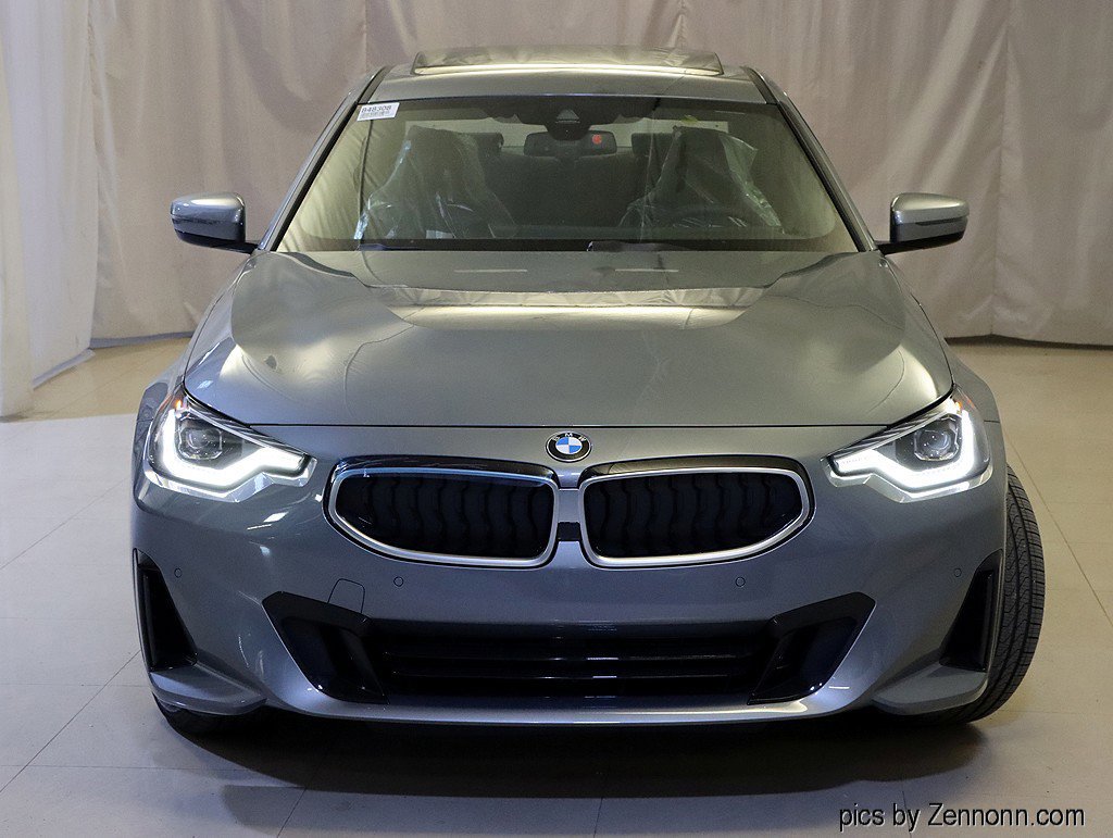 Used 2025 BMW 230i xDrive Coupe w/ Premium Package image 5