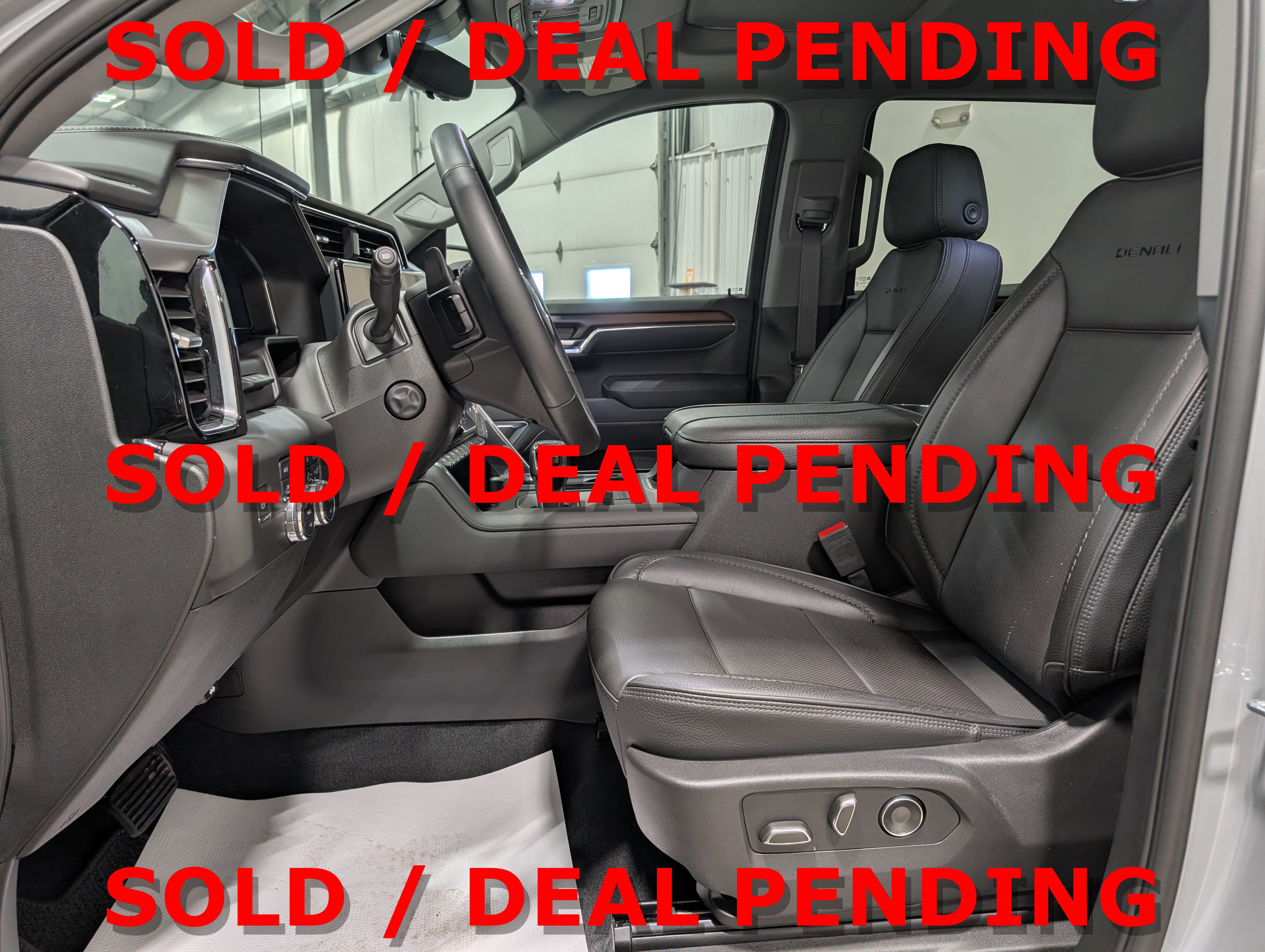 Used 2025 GMC Sierra 1500 Denali w/ Denali Reserve Package AWD/4WD image 16