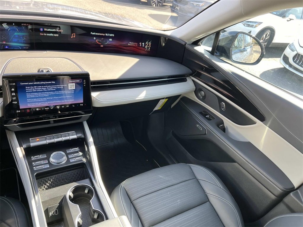 Used 2025 Lincoln Nautilus Reserve image 15