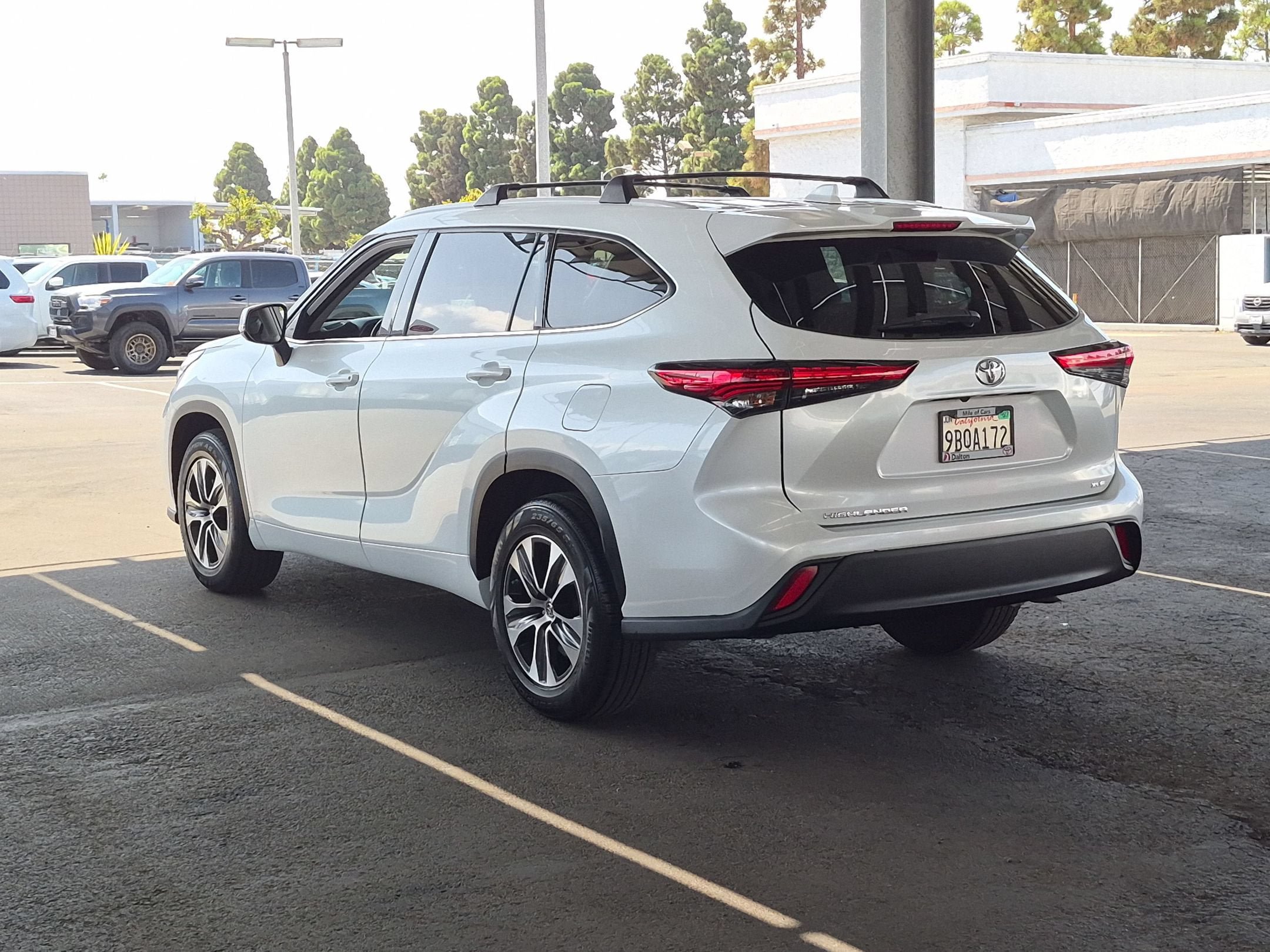 Used 2022 Toyota Highlander XLE FWD image 6
