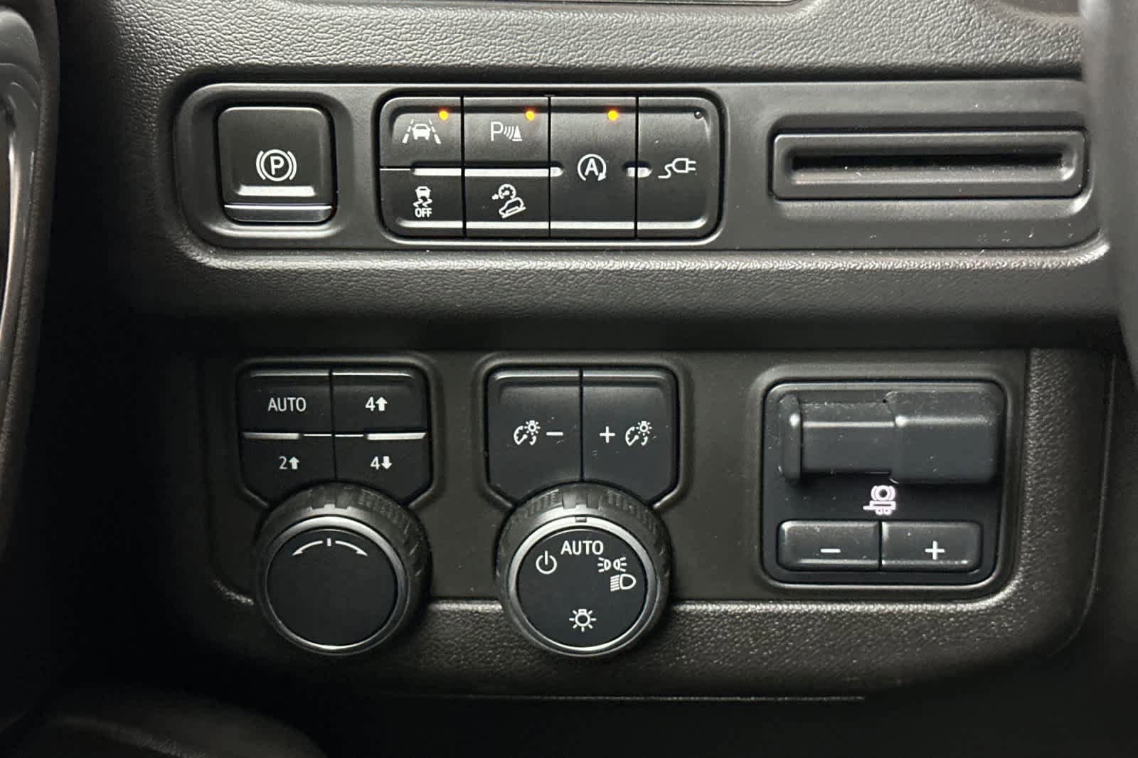 Used 2021 Chevrolet Tahoe Z71 w/ Z71 Signature Package image 32