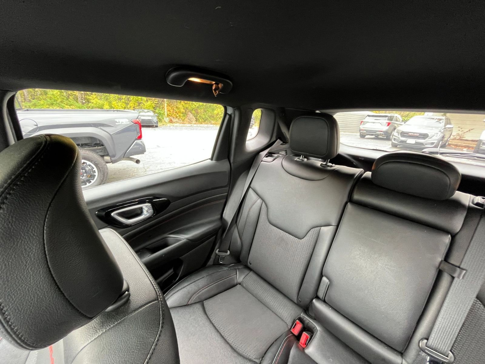 Used 2025 Jeep Compass Trailhawk image 35