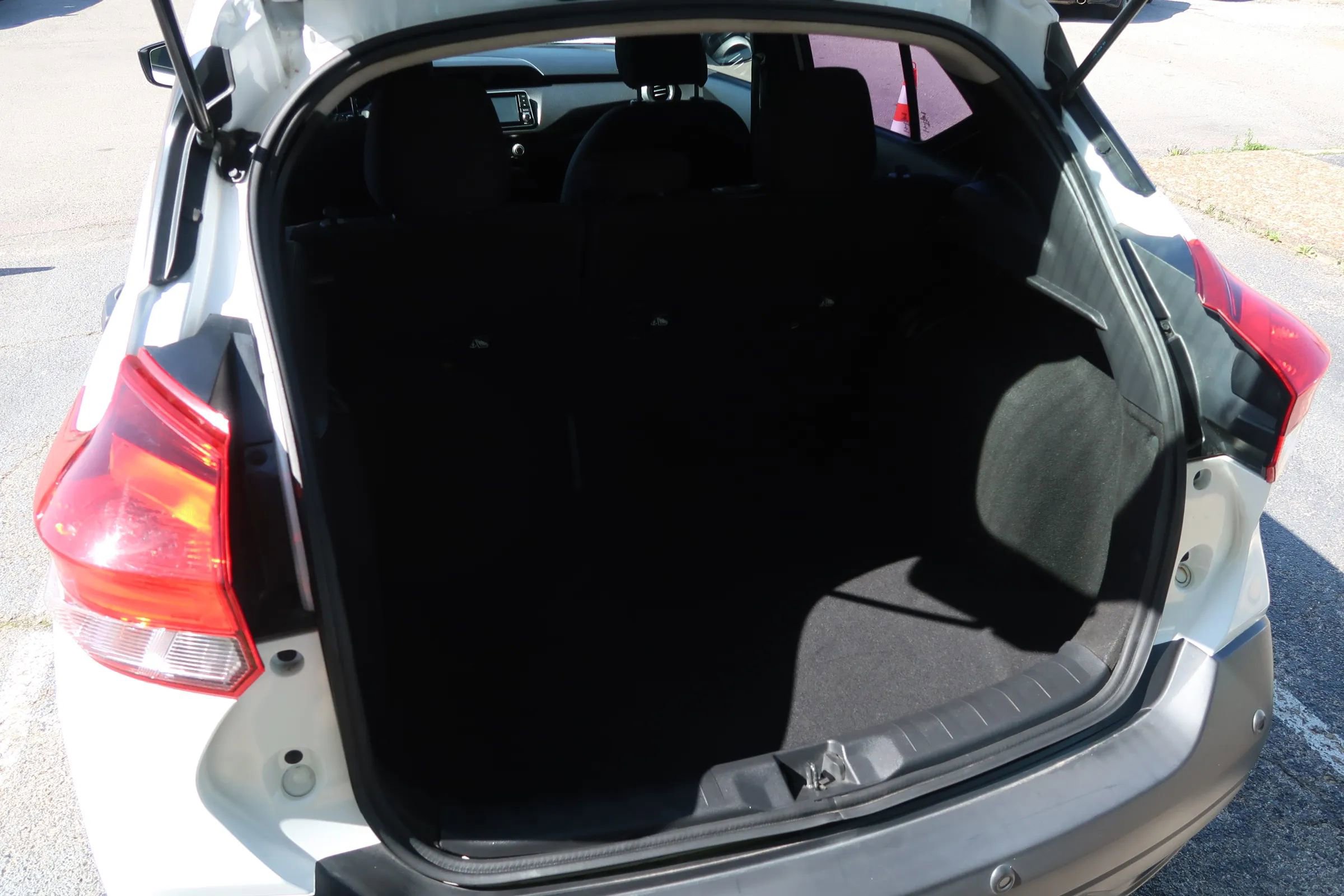 Used 2020 Nissan Kicks S FWD image 15