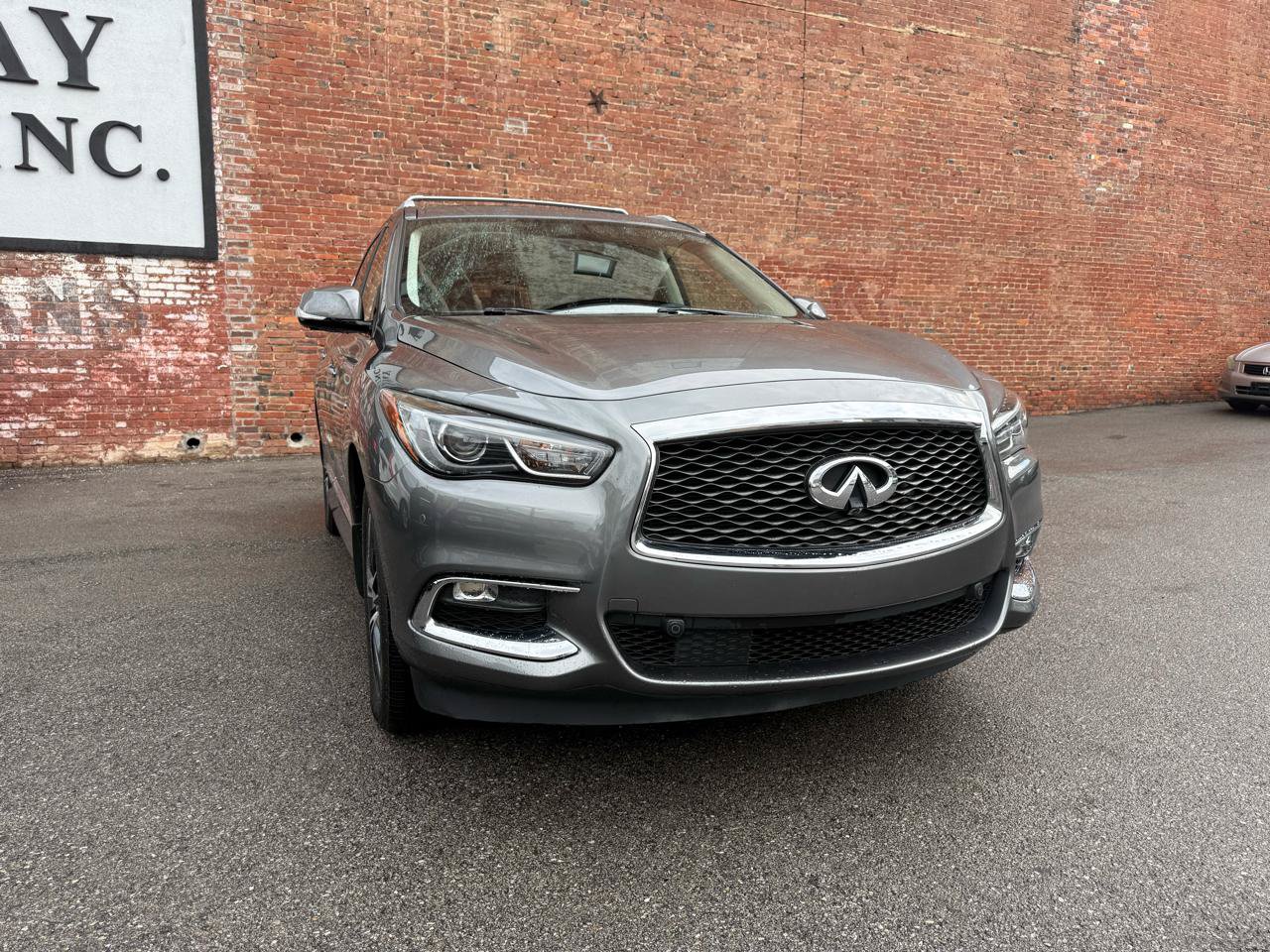 Used 2018 INFINITI QX60 Luxe w/ Deluxe Technology Package AWD/4WD image 2