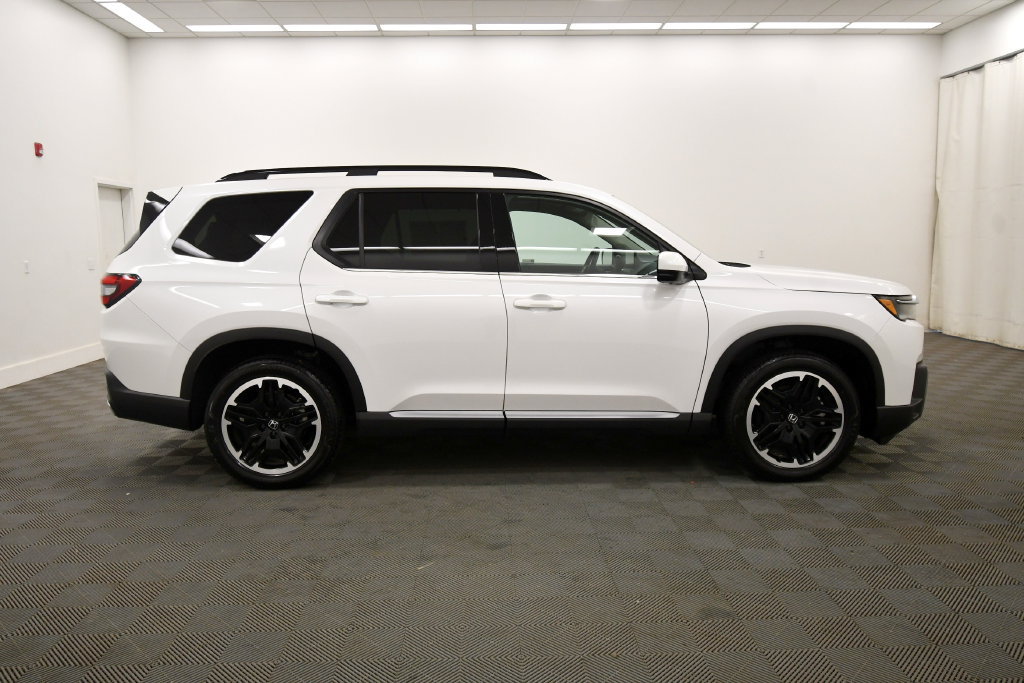 Certified 2026 Honda Pilot Touring image 9