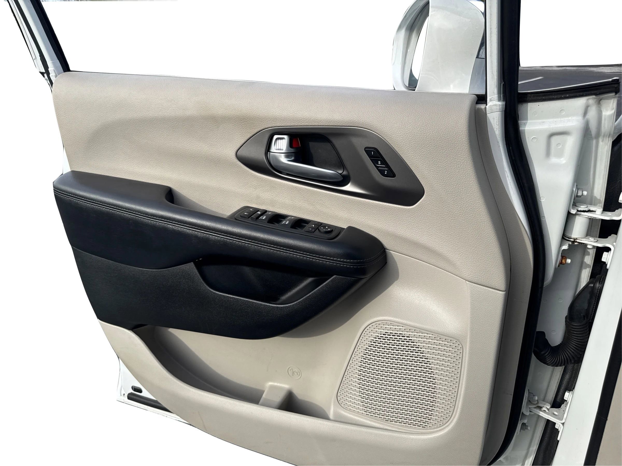 Used 2018 Chrysler Pacifica Limited FWD image 24