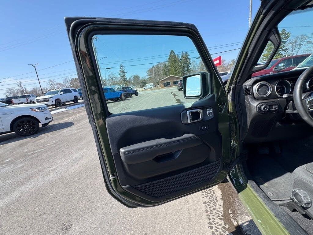 Used 2023 Jeep Wrangler Sahara AWD/4WD image 10