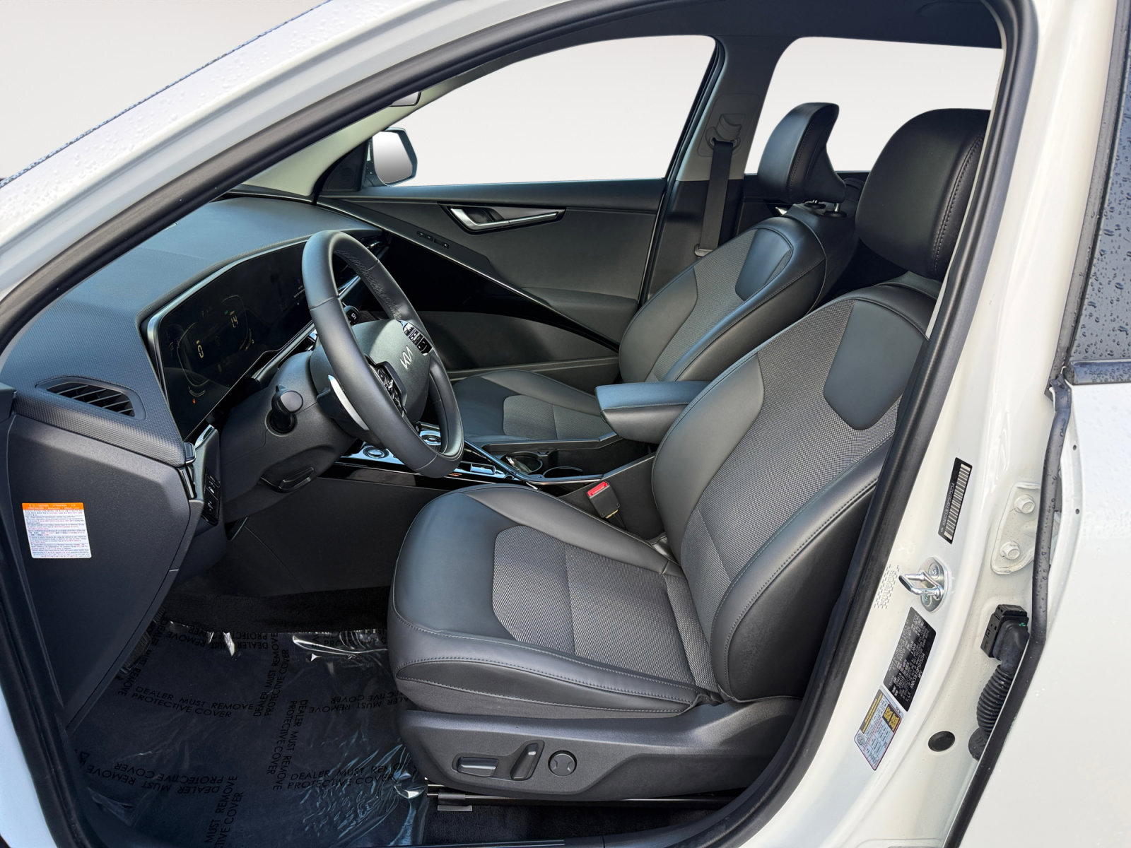 Used 2023 Kia Niro EX FWD image 10
