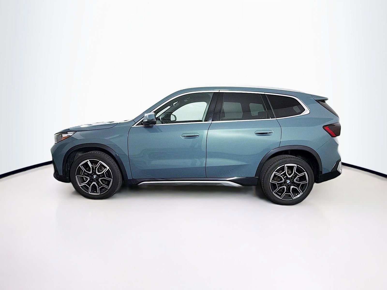 Used 2025 BMW X1 xDrive28i image 4