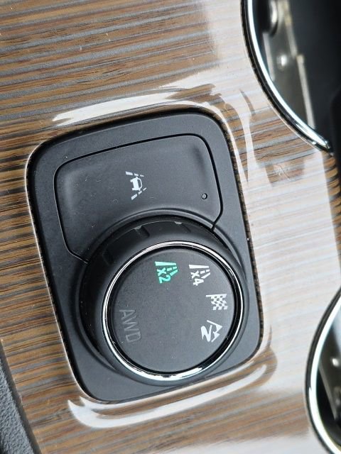 Used 2023 GMC Acadia SLE image 16