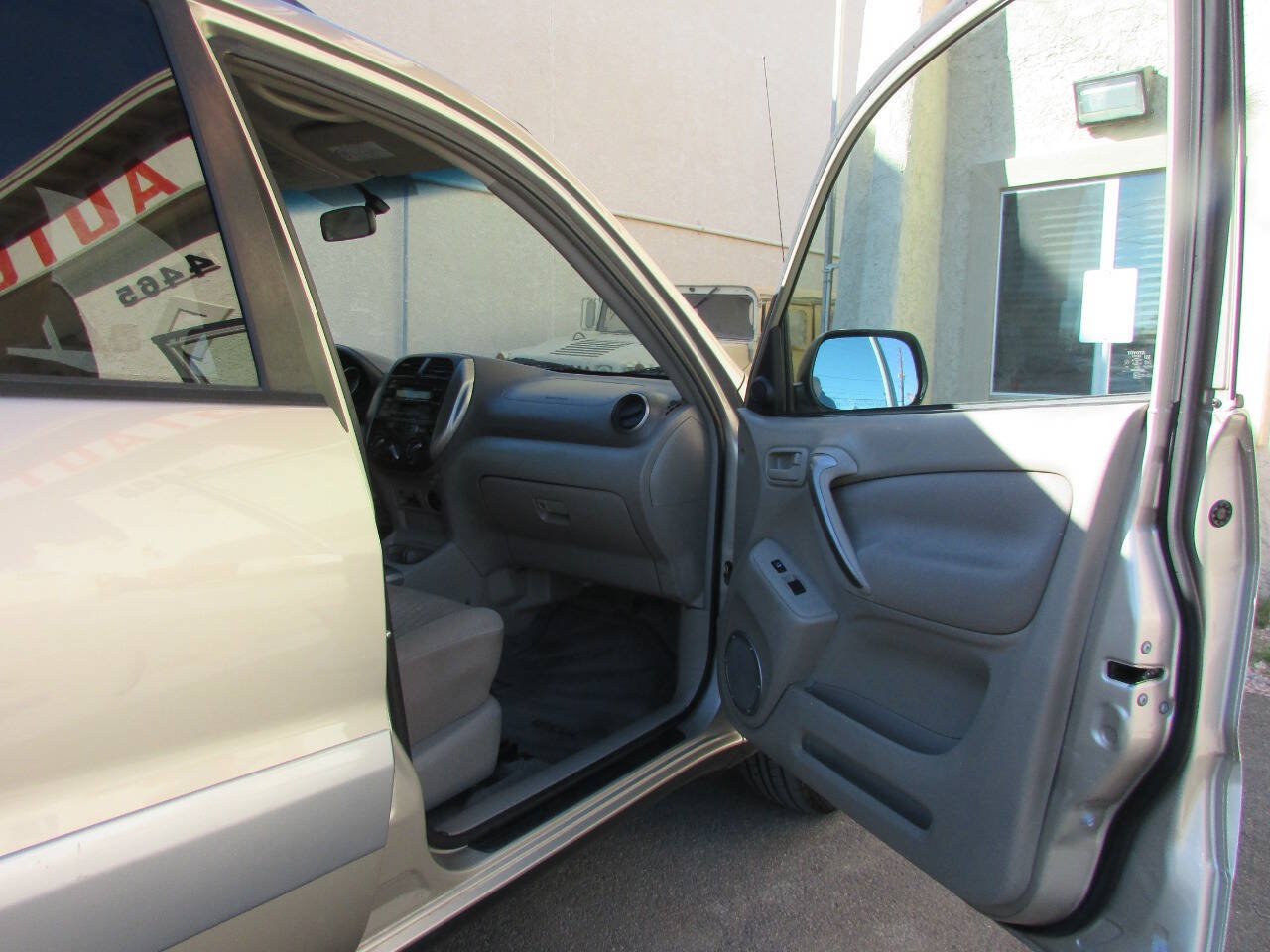 Used 2005 Toyota RAV4 2WD image 18