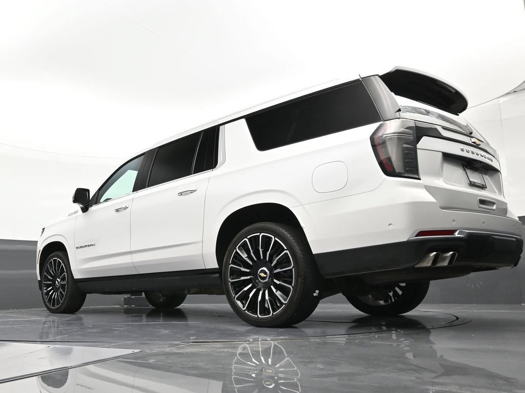 Used 2025 Chevrolet Suburban High Country AWD/4WD image 21