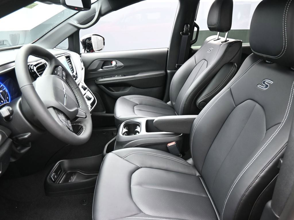 New 2026 Chrysler Pacifica Select w/ S Appearance Package image 10