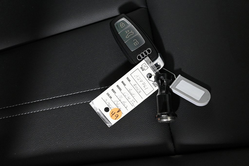 New 2025 Audi Q4 e-tron Prestige image 25