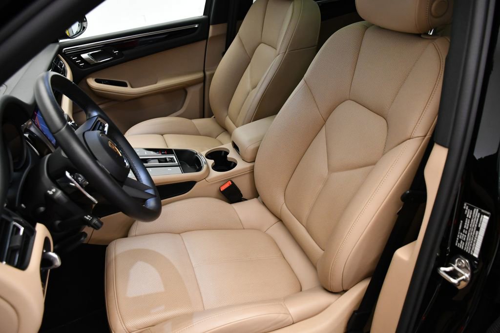 Certified 2023 Porsche Macan Turbo image 40