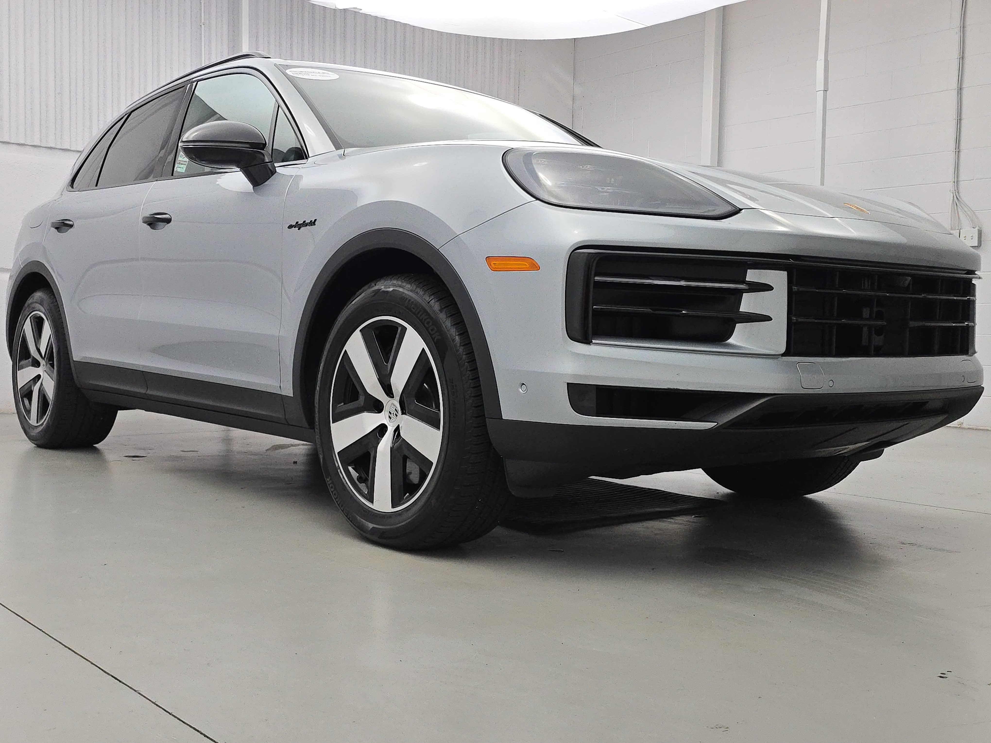 Certified 2026 Porsche Cayenne E-Hybrid AWD/4WD image 9