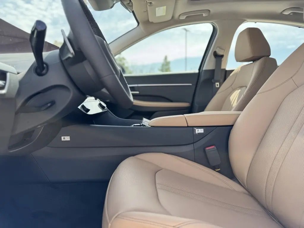 New 2025 Hyundai Sonata Limited image 18