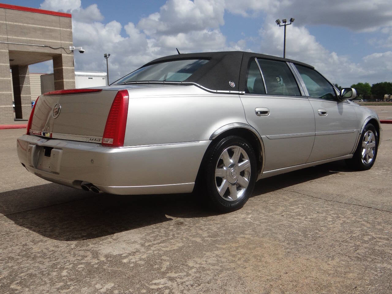 Used 2007 Cadillac DTS Luxury I w/ Sun And Sound Package FWD image 7