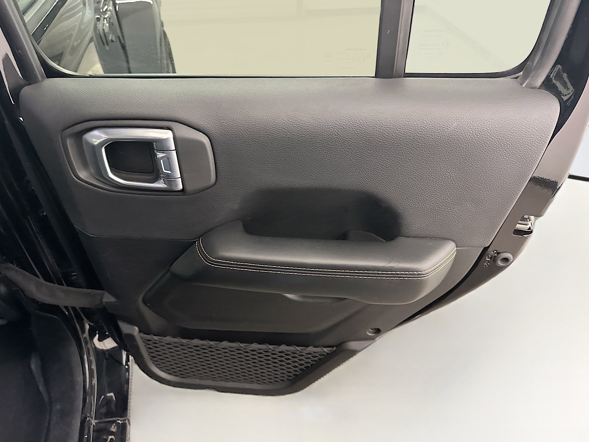 Used 2025 Jeep Wrangler Sahara image 30