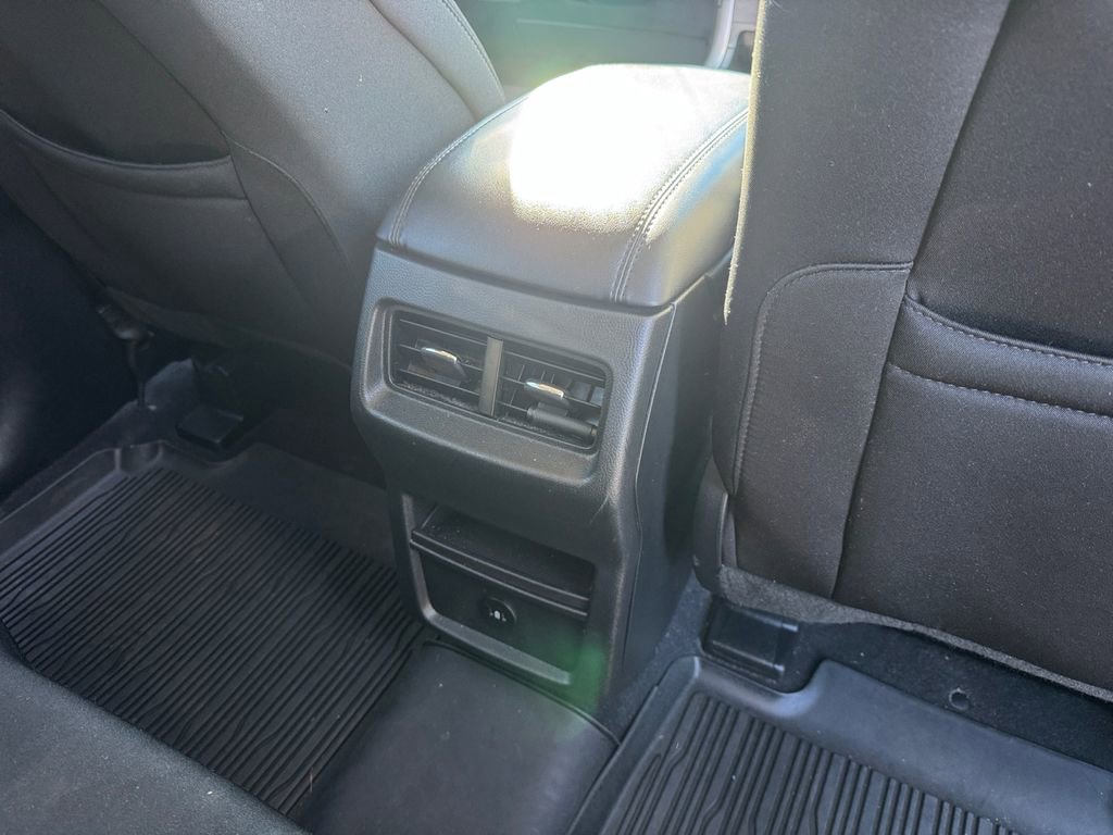 Certified 2024 Ford Edge SE w/ Black Appearance Package image 25