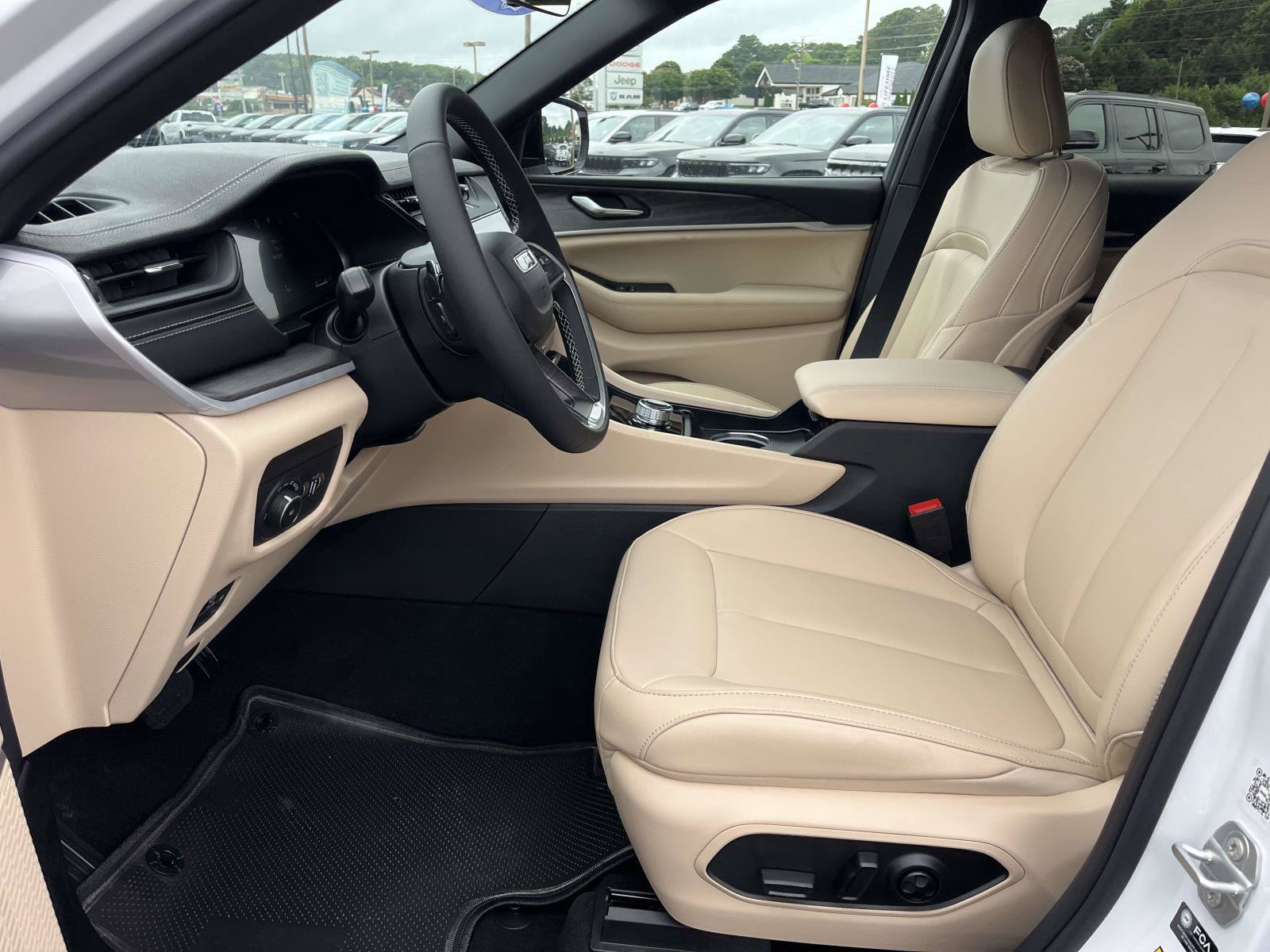 New 2026 Jeep Grand Cherokee Limited RWD image 10