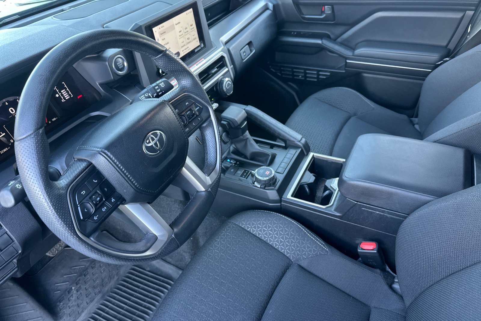 Used 2025 Toyota 4Runner SR5 AWD/4WD image 11