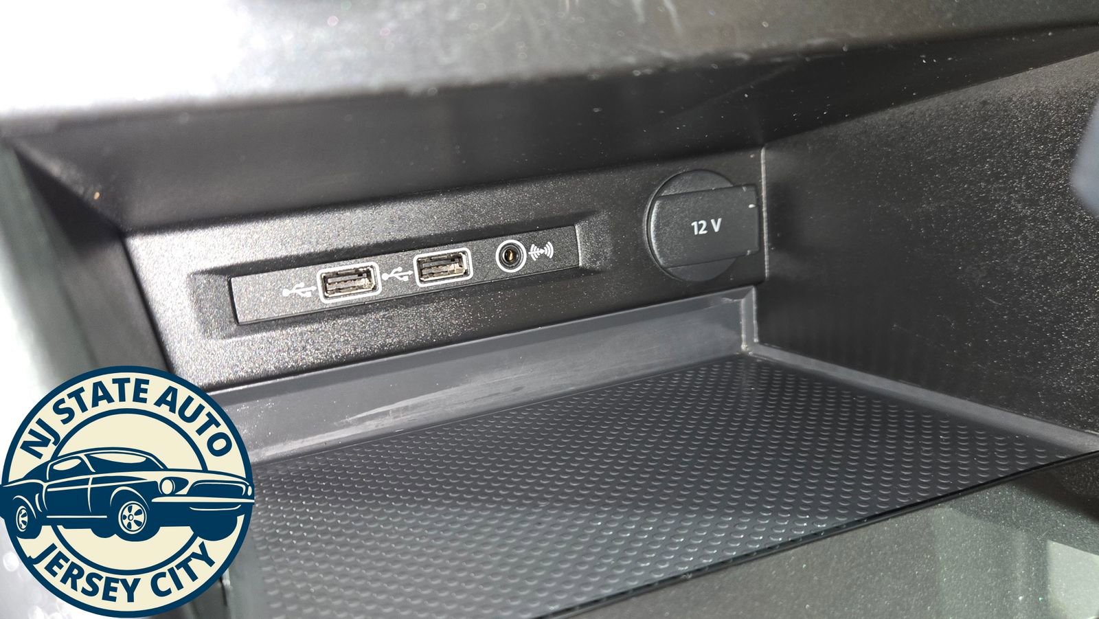 Used 2018 Volkswagen Tiguan SEL Premium image 17