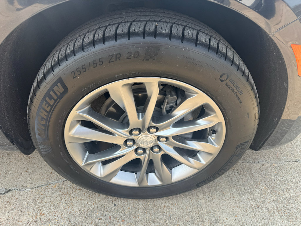 Used 2022 Buick Enclave Avenir w/ Avenir Technology Package FWD image 12