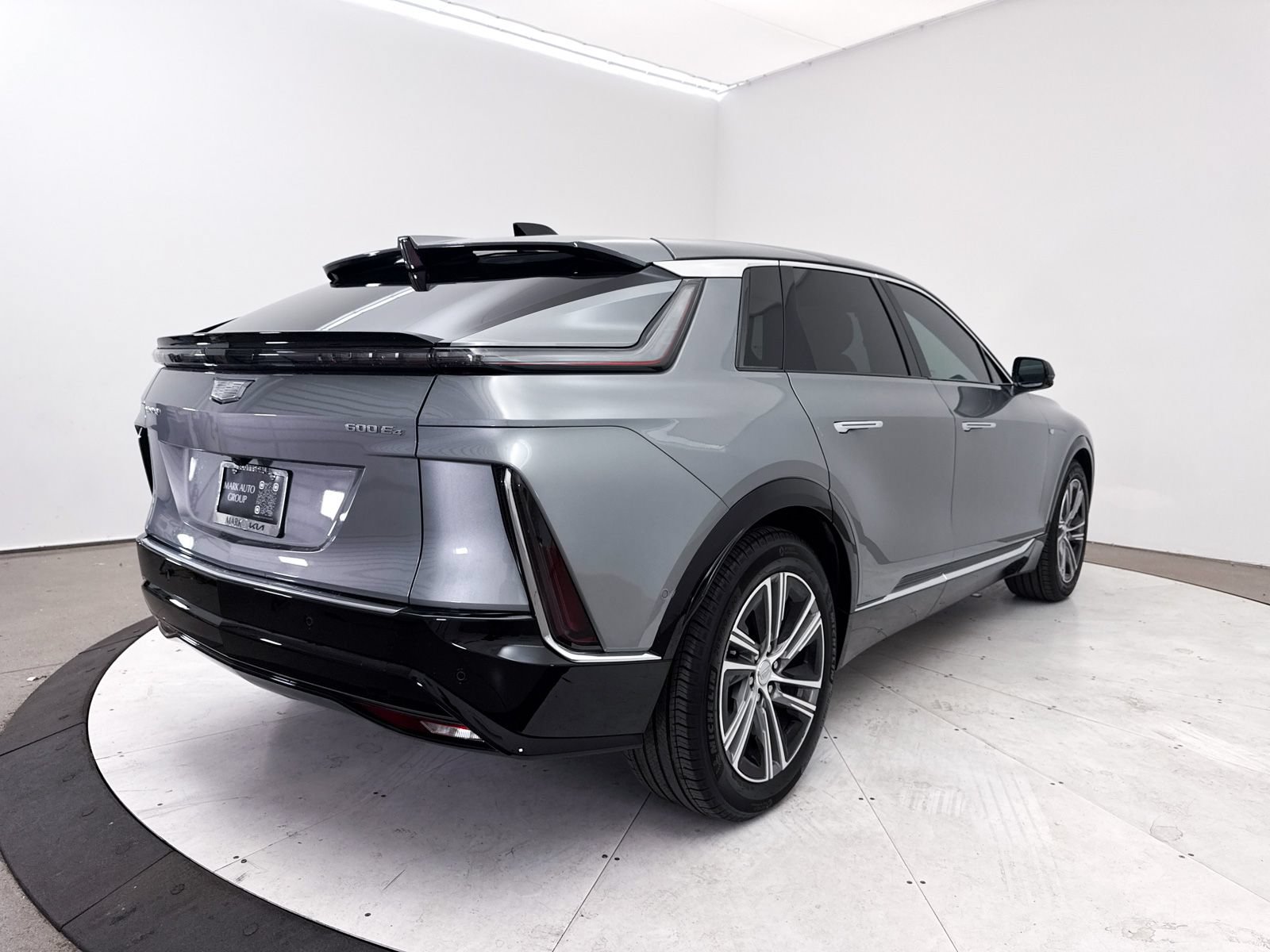 Used 2024 Cadillac Lyriq Luxury AWD/4WD image 16