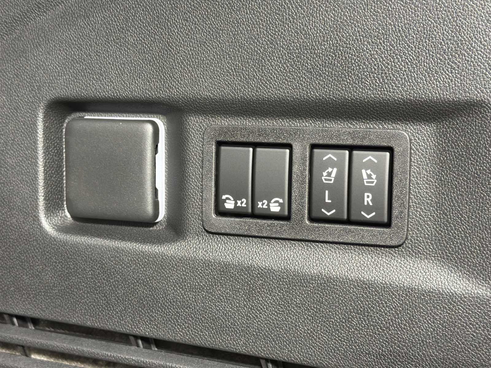 New 2026 GMC Yukon AT4 Ultimate AWD/4WD image 20
