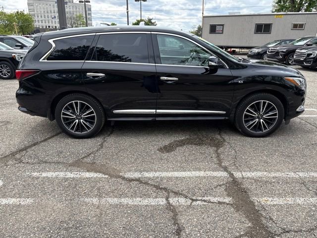 Used 2019 INFINITI QX60 Luxe w/ Sensory Package AWD/4WD image 2