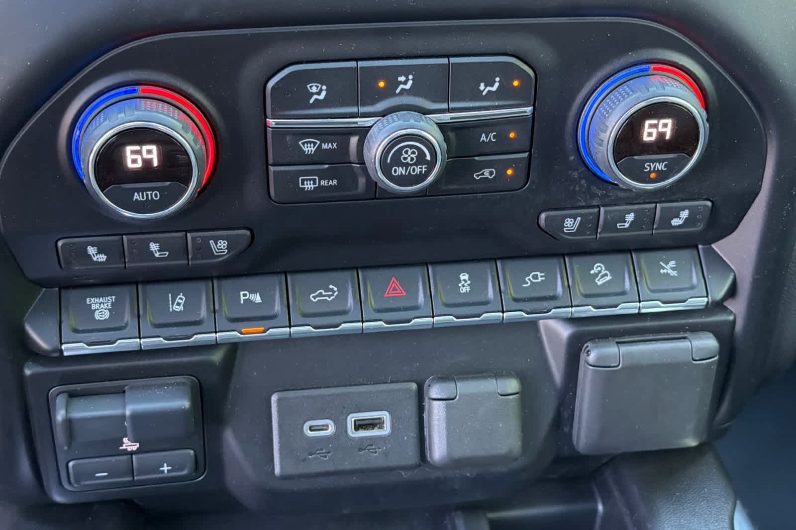 Used 2021 Chevrolet Silverado 2500 High Country w/ Z71 Off-Road Package AWD/4WD image 22