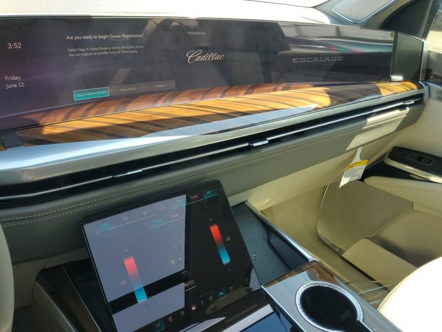 New 2026 Cadillac Escalade Platinum Sport w/ LPO, ONYX Package AWD/4WD image 13