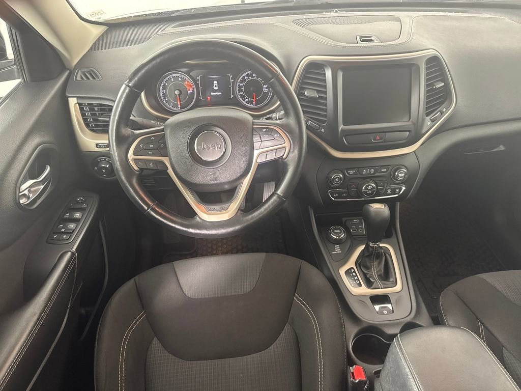 Used 2016 Jeep Cherokee Latitude w/ Comfort/Convenience Group image 12
