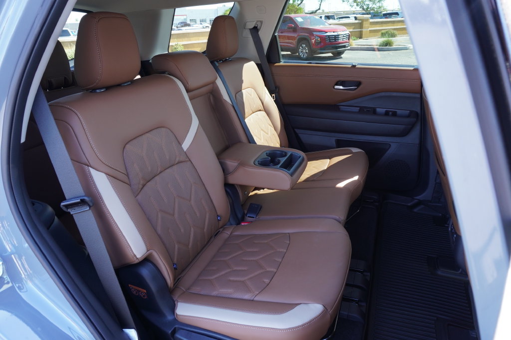 New 2026 Nissan Pathfinder Platinum w/ Cargo Package AWD/4WD image 9