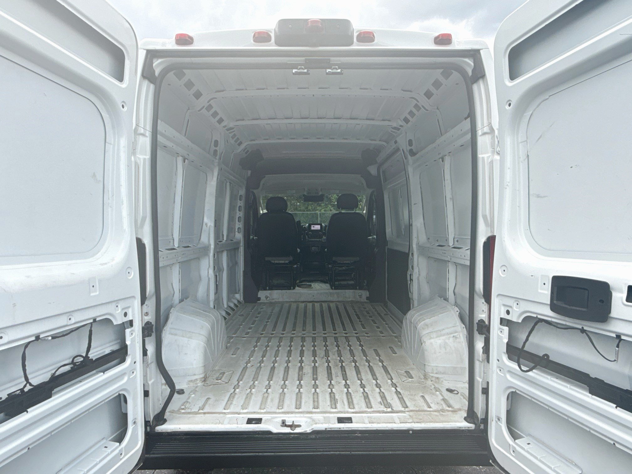 Used 2025 RAM ProMaster 2500 w/ Convenience Group FWD image 33