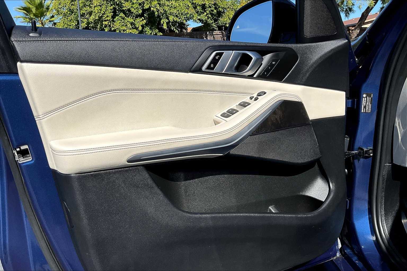 Used 2022 BMW X5 xDrive40i w/ M Sport Package image 26