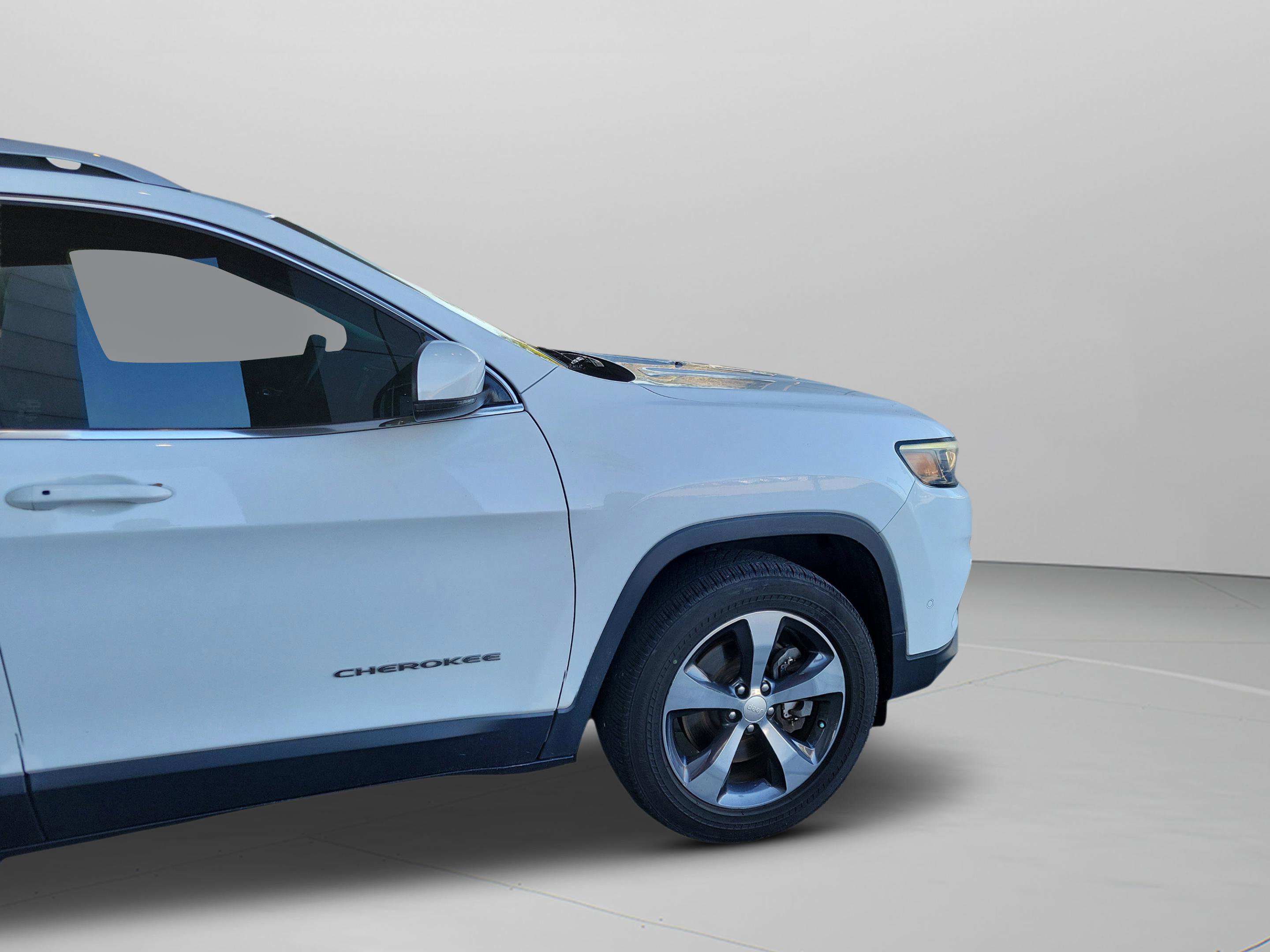 Used 2019 Jeep Cherokee Limited w/ Luxury Group image 9