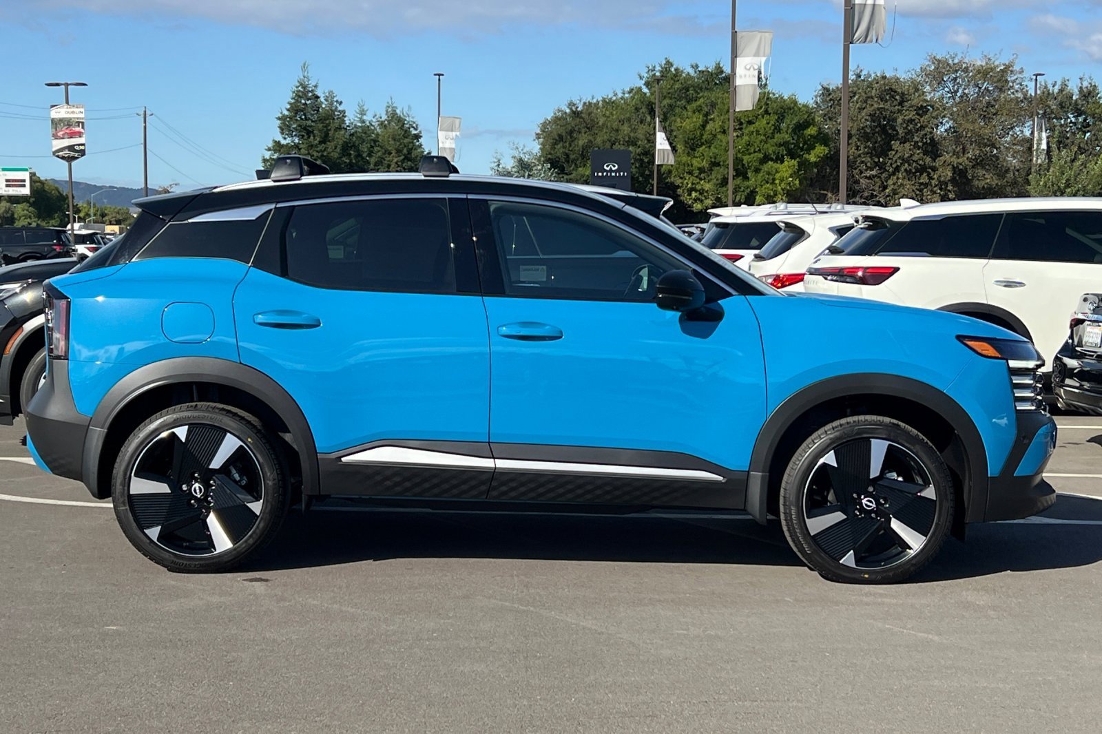 New 2026 Nissan Kicks SR w/ Cold Weather Package image 3