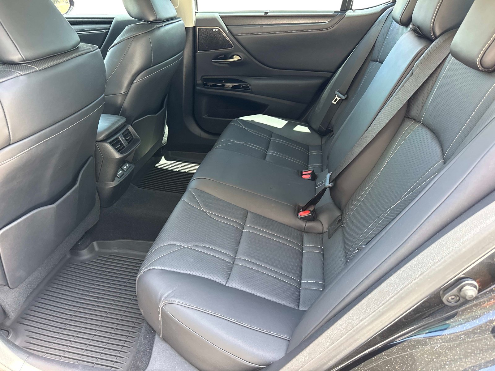 Certified 2022 Lexus ES 350 Ultra Luxury w/ Accessory Package 2 FWD image 13