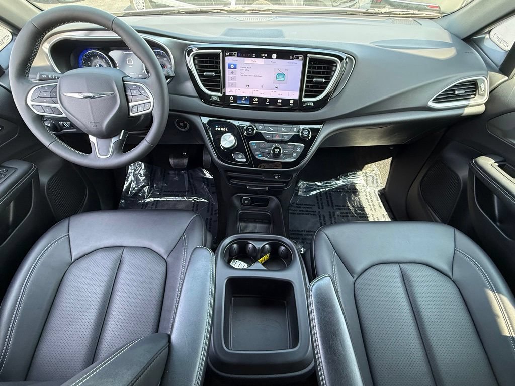 Used 2026 Chrysler Pacifica Select FWD image 18